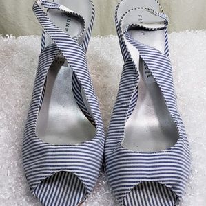 Fioni women's blue/white striped heels